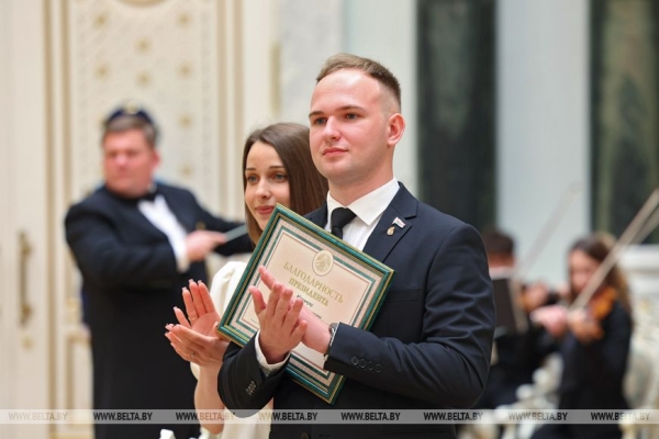 Семинар на ферме, подготовка к саммиту, выдающиеся выпускники и спецпосланник Трампа. Итоги недели Президента