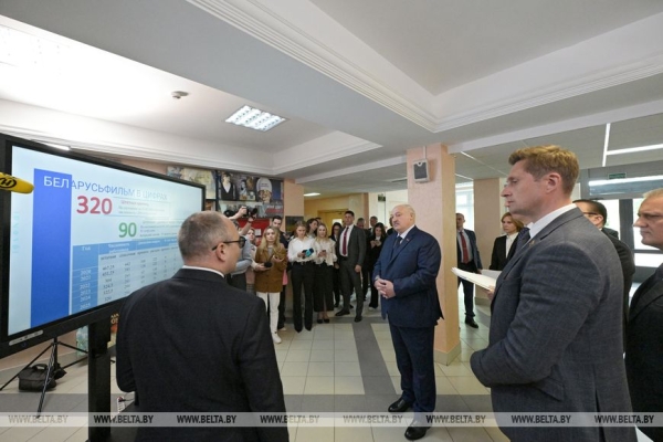 Лукашенко о "Беларусьфильме": пусть производят, продают и живут, нет - до свидания