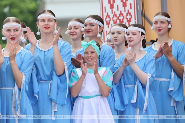 "Вішнёвая квецень сяброўства". Гала-концерт ягодного фестиваля прошел в Глубоком