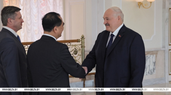 Лукашенко встретился с ректором Пекинского университета Гун Цихуаном