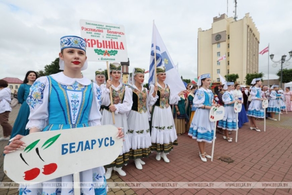 "Вішнёвая квецень сяброўства". Гала-концерт ягодного фестиваля прошел в Глубоком