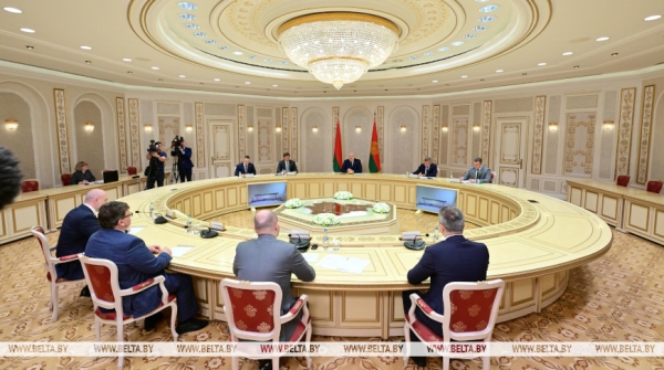 Лукашенко: Беларуси интересен опыт Самарской области в ракетостроении и самолетостроении 