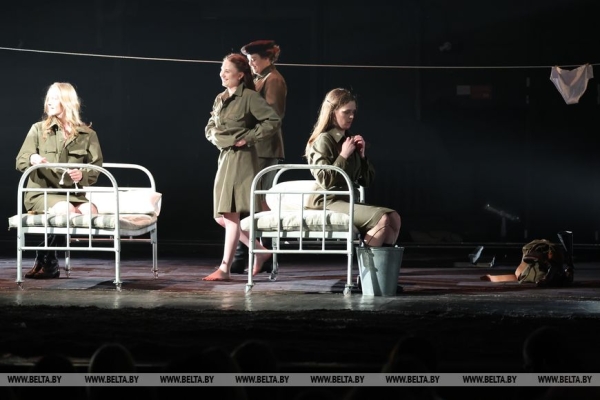 Премьерный показ спектакля "А зори здесь тихие..." прошел в Могилевском облдрамтеатре