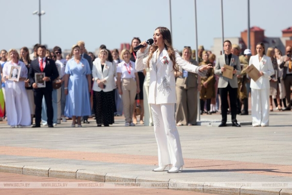 Сразу два президентских оркестра и бравые казаки. Атмосфера "Славянского базара в Витебске" (обновляется)