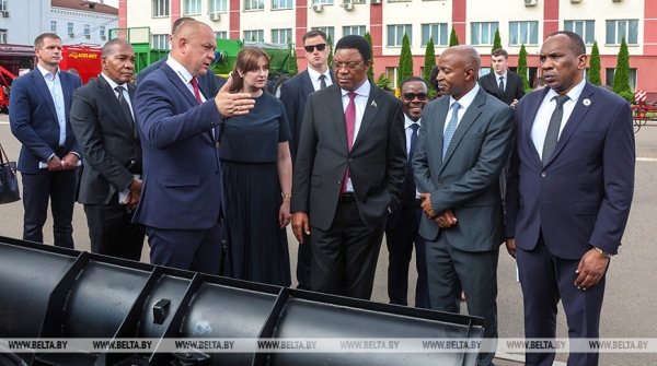 Премьер-министр Танзании ознакомился с производством МТЗ