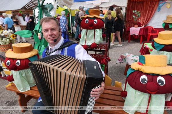 "Вішнёвая квецень сяброўства". Гала-концерт ягодного фестиваля прошел в Глубоком