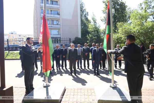 Ливийская делегация ознакомилась с экспозицией белорусской техники у "Белэкспо"