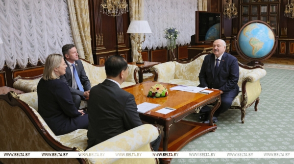 Лукашенко встретился с ректором Пекинского университета Гун Цихуаном