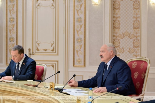 В бой на комбайнах, высокий гость из Индонезии и "партия" трудящихся. Итоги недели Президента