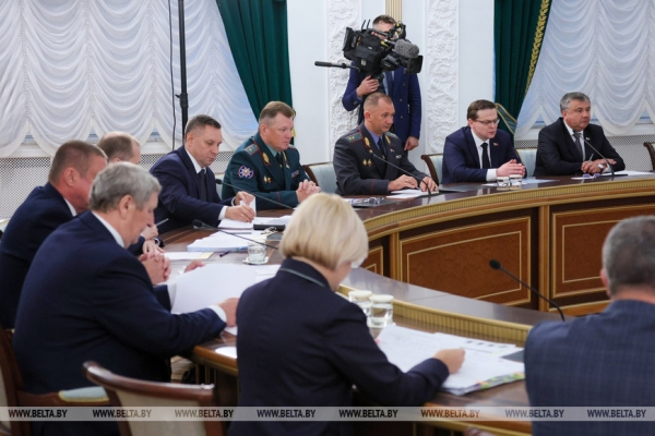 В бой на комбайнах, высокий гость из Индонезии и "партия" трудящихся. Итоги недели Президента