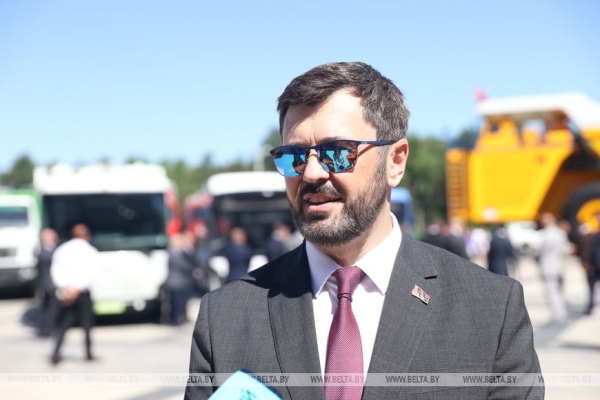 Ливийская делегация ознакомилась с экспозицией белорусской техники у "Белэкспо"