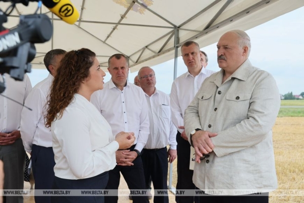 Лукашенко ознакомился с состоянием дел на агрокомбинате "Заря"