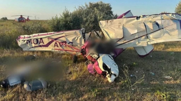 При падении легкомоторного самолета в Румынии погибли два человека