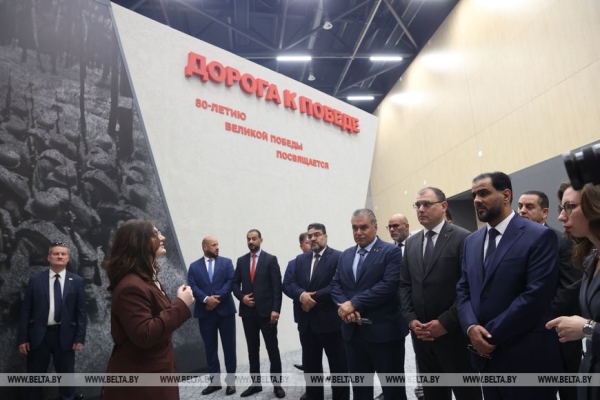 Ливийская делегация ознакомилась с экспозицией белорусской техники у "Белэкспо"