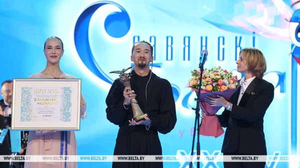 Спецприз "Славянская надежда" достался участнику вокального конкурса "Витебск" из Кыргызстана 