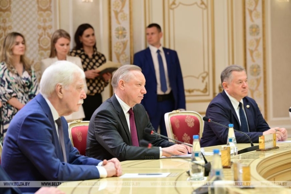 В бой на комбайнах, высокий гость из Индонезии и "партия" трудящихся. Итоги недели Президента