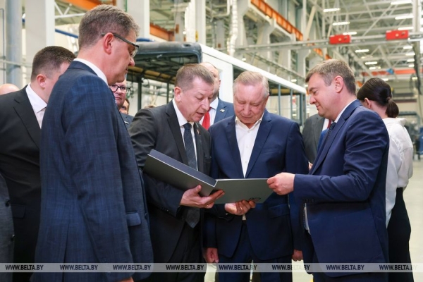 МАЗ поставит 120 автобусов особо большой вместимости в Санкт-Петербург