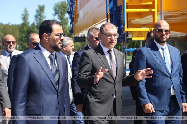 Ливийская делегация ознакомилась с экспозицией белорусской техники у "Белэкспо"
