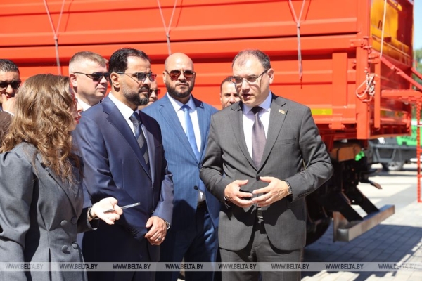 Ливийская делегация ознакомилась с экспозицией белорусской техники у "Белэкспо"