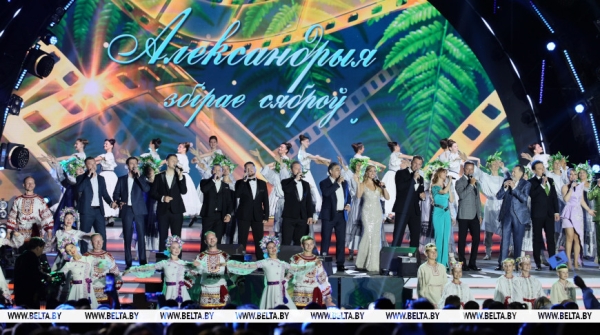 Символы независимости, кадровые перестановки и Купалье на Днепре. Итоги недели Президента