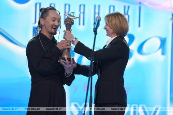 Спецприз "Славянская надежда" достался участнику вокального конкурса "Витебск" из Кыргызстана 