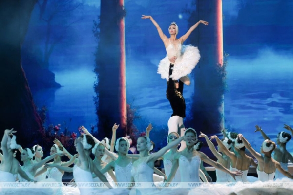 Именитые мастера, талантливая молодежь и трогательные композиции. В Большом театре прошел гала-концерт 