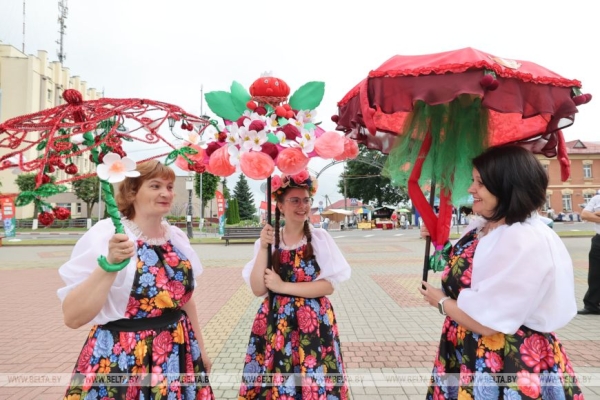 "Вішнёвая квецень сяброўства". Гала-концерт ягодного фестиваля прошел в Глубоком