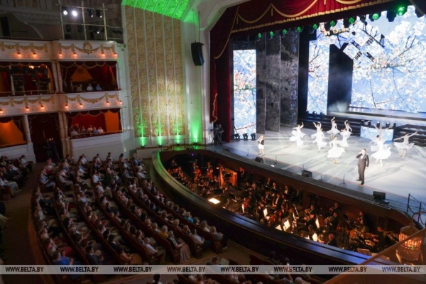 Именитые мастера, талантливая молодежь и трогательные композиции. В Большом театре прошел гала-концерт 