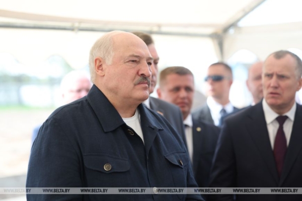 Лукашенко заслушал телефонные доклады главы МЧС и управделами Президента