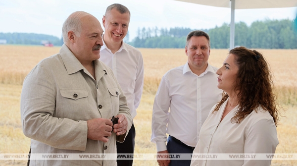 Лукашенко ознакомился с состоянием дел на агрокомбинате "Заря"