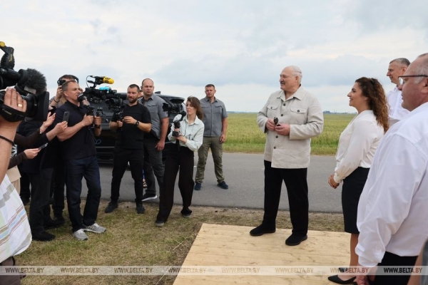 Лукашенко ознакомился с состоянием дел на агрокомбинате "Заря"