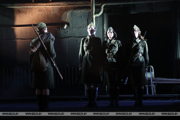 Премьерный показ спектакля "А зори здесь тихие..." прошел в Могилевском облдрамтеатре