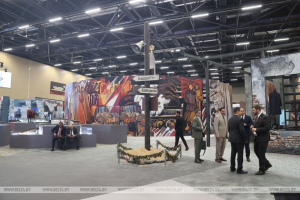 Ливийская делегация ознакомилась с экспозицией белорусской техники у "Белэкспо"