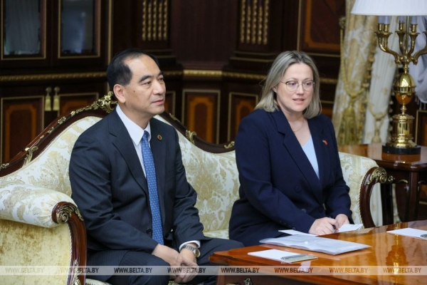 Лукашенко встретился с ректором Пекинского университета Гун Цихуаном