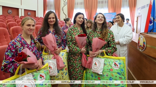 В Минске поздравили родившихся 3 июля малышей и их мам