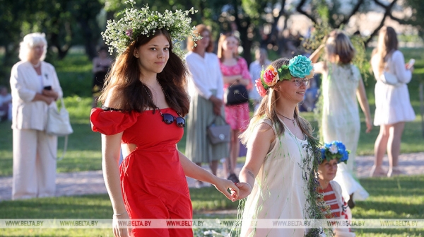 Праздничная программа "Купальские огни" стартовала в Ботаническом саду