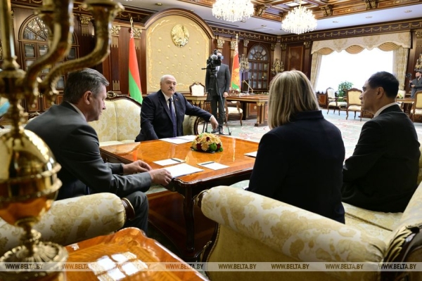 В бой на комбайнах, высокий гость из Индонезии и "партия" трудящихся. Итоги недели Президента