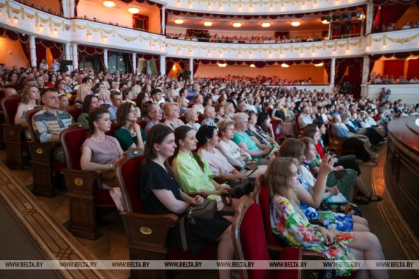 Именитые мастера, талантливая молодежь и трогательные композиции. В Большом театре прошел гала-концерт 