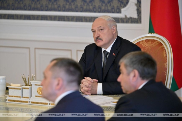 Лукашенко предложил механизм совместной работы государственных и частных фармпредприятий Лукашенко предложил механизм совместной работы государственных и частных фармпредприятий