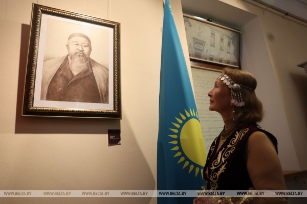 Знакомство с культурой Казахстана. Выставка к 180-летию со дня рождения Абая Кунанбаева открылась в Минске 