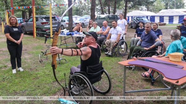 "Полесские зори" собрали на берегу Припяти более 10 команд колясочников из Беларуси и России