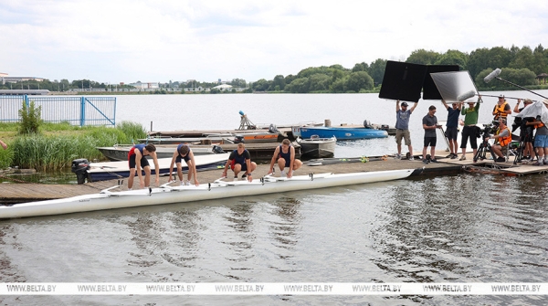 "Несколько месяцев актеры занимались академической греблей". Как снимают новое белорусское кино о спорте