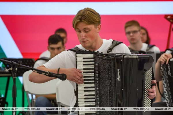 Молодежный оркестр баянистов и аккордеонистов выступил в Минске 