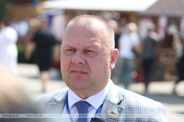 От выкупа невесты до каравая. Свадебный обряд Полесья воссоздали на фестивале в Мотоле 