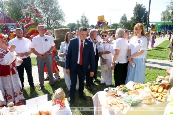"Льняная карусель" закружила в Корме