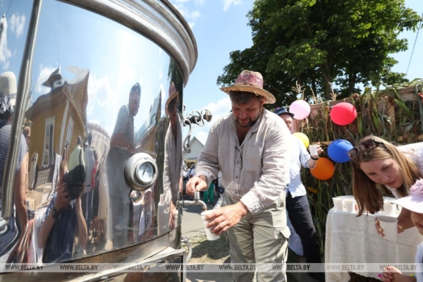 От выкупа невесты до каравая. Свадебный обряд Полесья воссоздали на фестивале в Мотоле 