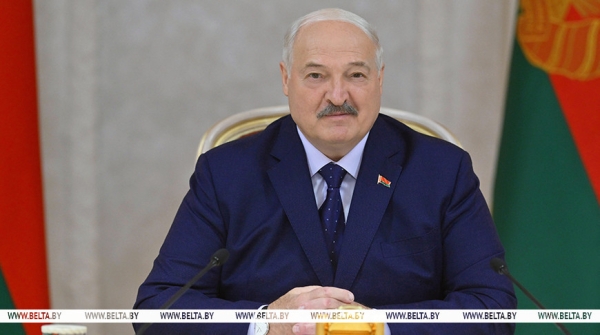 Разговор с Трампом, ситуация в банках, будущее биофармацевтики и закрытый доклад министра обороны. Итоги недели Президента