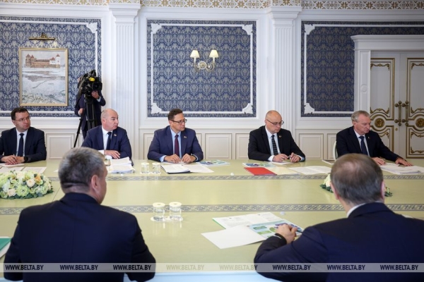 Разговор с Трампом, ситуация в банках, будущее биофармацевтики и закрытый доклад министра обороны. Итоги недели Президента