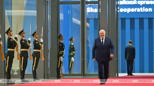 Китайское турне, картофельная инспекция и фактор "бабы Дуни" в торговле. Итоги недели Президента