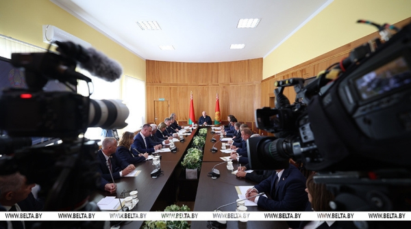 Китайское турне, картофельная инспекция и фактор "бабы Дуни" в торговле. Итоги недели Президента